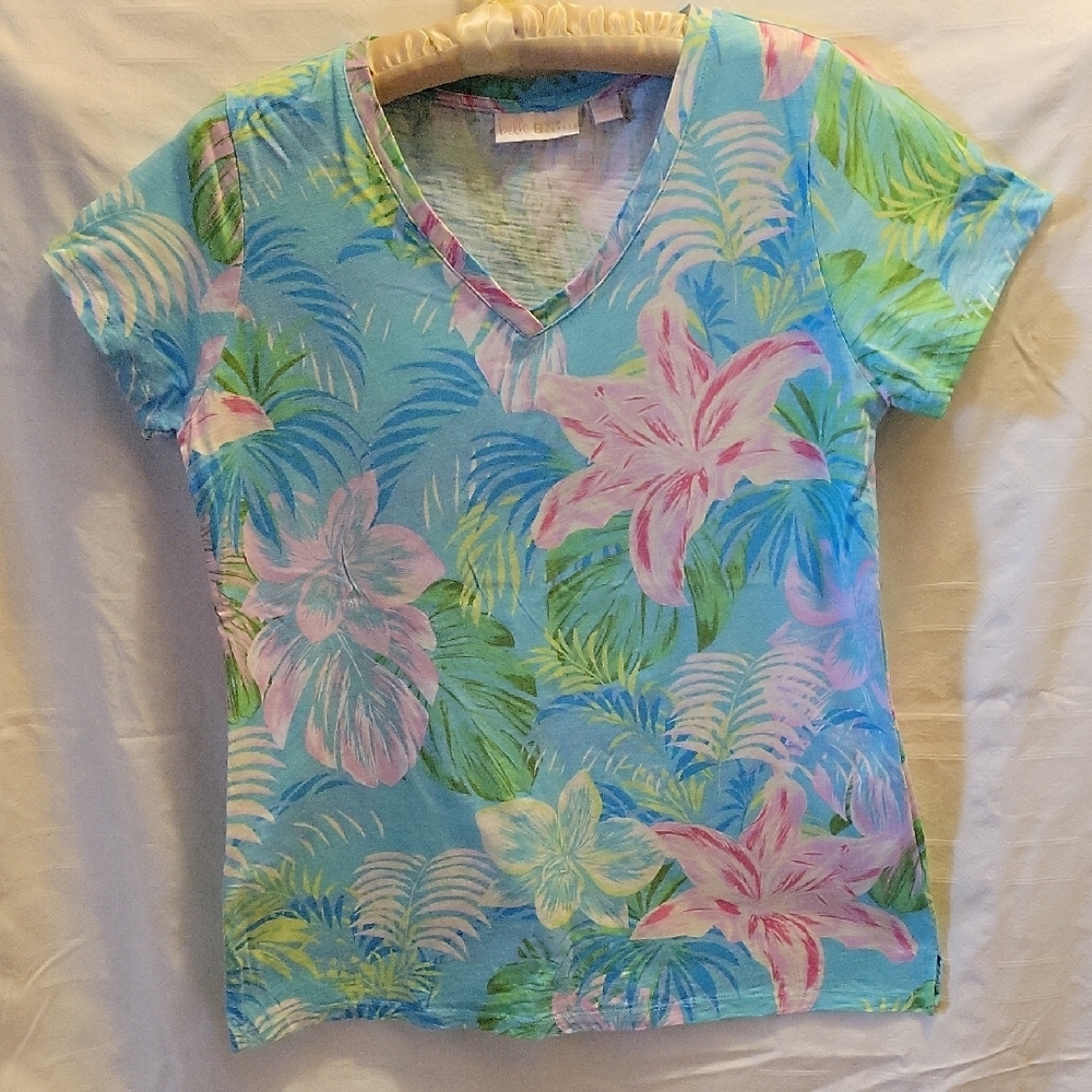 Belle V-Neck T-Shirt